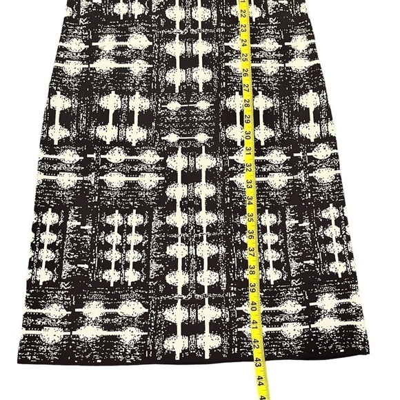 CARMEN Marc Valvo Navy & White Knit Dress with Cap Sleeves & Back Cut Out - Picture 14 of 14